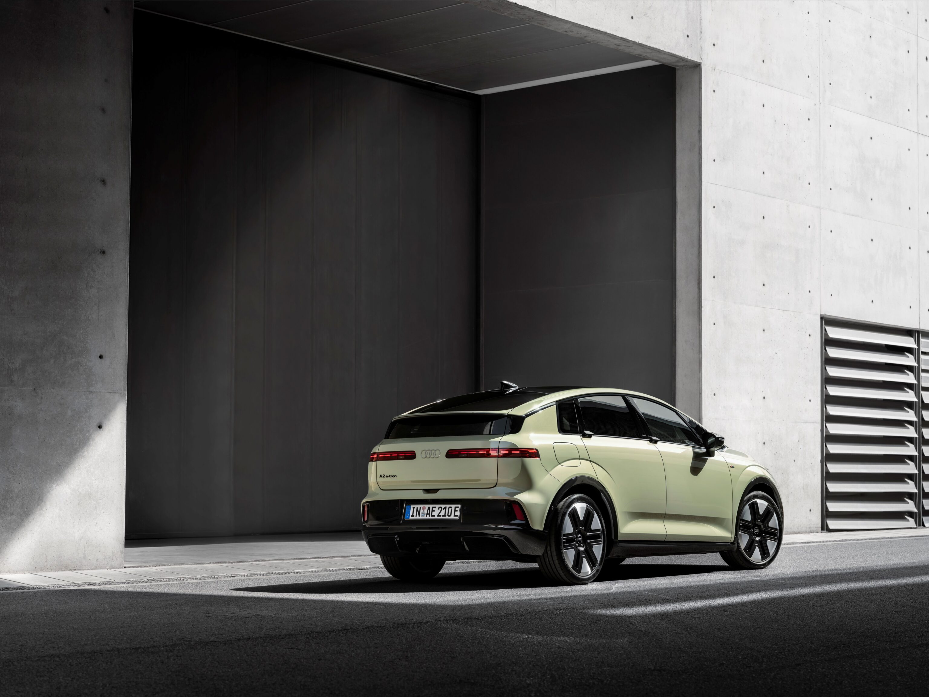 Audi A2 e-tron Maas-De Koning van achteren