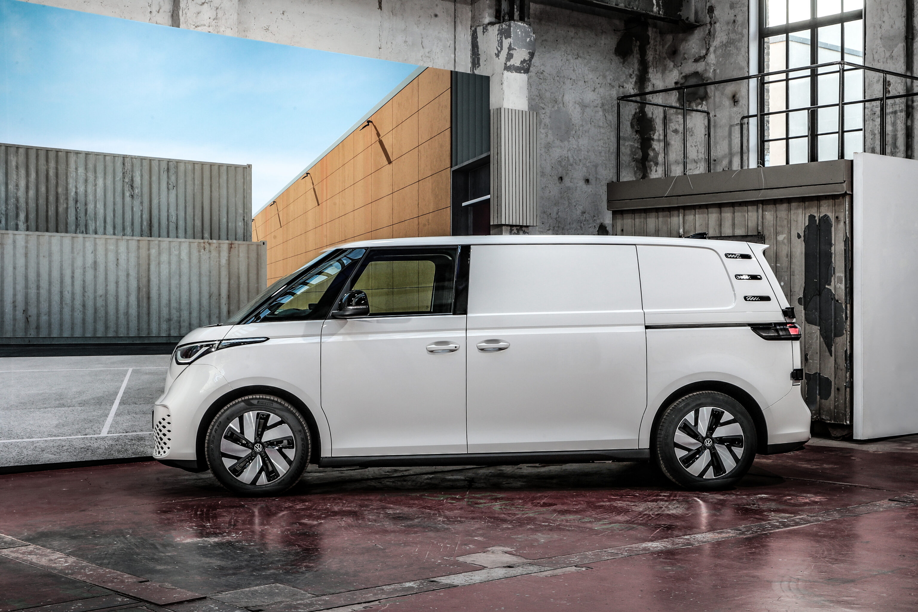 Volkswagen Bedrijfswagens ID. Buzz Cargo lange wielbasis Maas-De Koning beeld 2