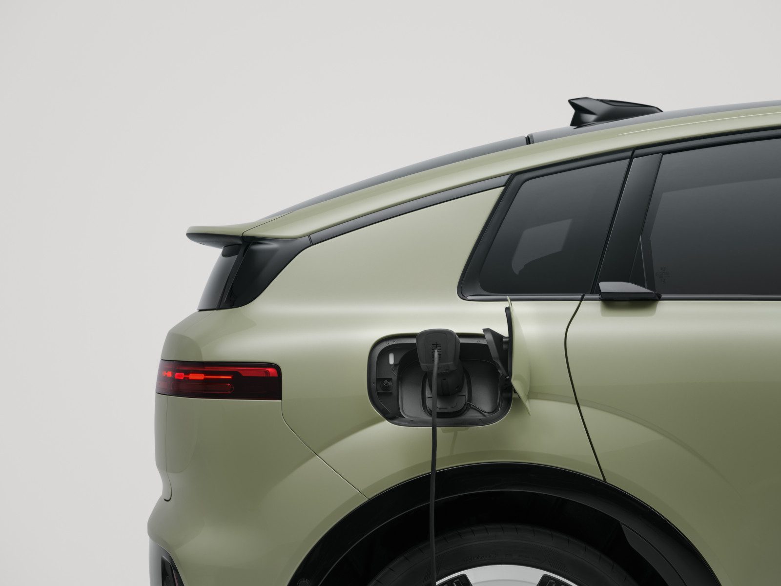 Audi Audi A2 e-tron V2L-adapter Maas-De Koning beeld 2
